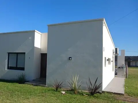 Casa - Venta - Argentina, Miramar - paseo pincel 100