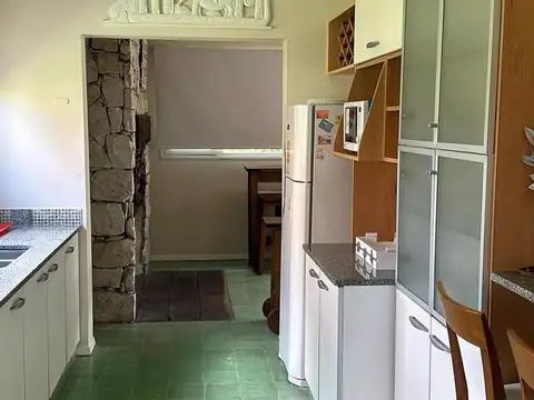 Casa 6 ambientes con 4 baños