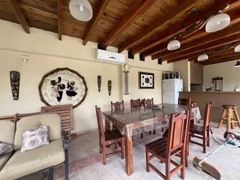 Casa 6 ambientes con 3 baños