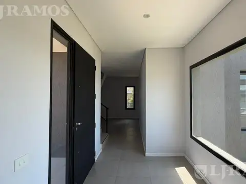 Casa en Alquiler con 1 cochera