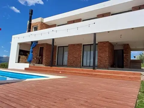VENTA CASA CON PRIVILEGIADA VISTA EN SIQUIMAN