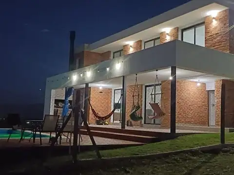 VENTA CASA CON PRIVILEGIADA VISTA EN SIQUIMAN