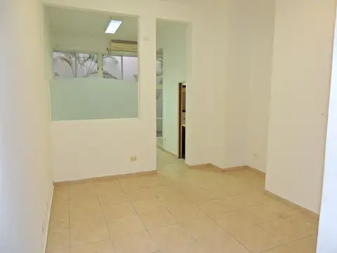 VENTA AMPLIO DEPARTAMENTO DIVISIBLE  EN PB CON PATIO, COLEGIALES. E-FURIO.