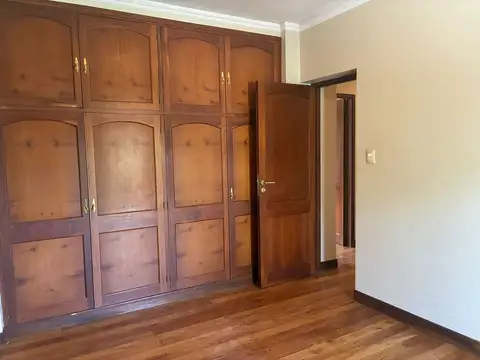 VENTA CASA 4 AMB PARQUE VILLA SARMIENTO APT CREDIT