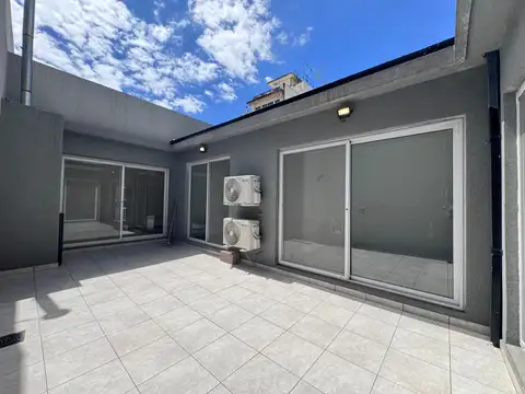 Depto Tipo Casa 4 ambientes con 3 baños