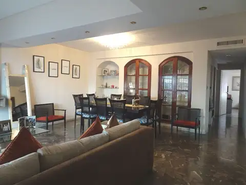 Casa 6 ambientes en venta. Velez Sarsfield - Floresta