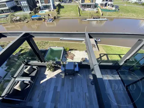 Casa en Alquiler con 14 cocheras