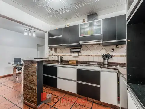 Casa en Venta con 3 cocheras