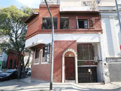 VENTA CASA TRIPLEX 4 AMB /TERRAZA /PARRILLA FLORES