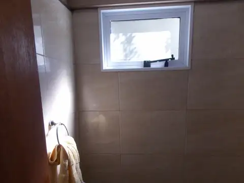 EXCELENTE CASA EN COUNTRY, EN MARAVILLOSA ZONA DE ABASTO