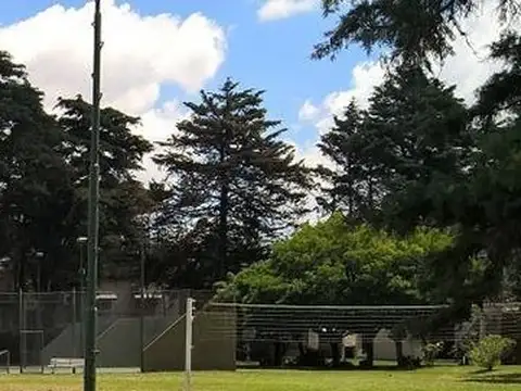 EXCELENTE CASA EN COUNTRY, EN MARAVILLOSA ZONA DE ABASTO