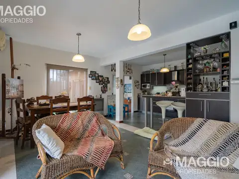 Depto Tipo Casa 4 ambientes con 2 baños