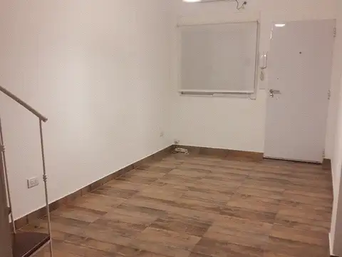 Depto Tipo Casa en Alquiler de 3 ambientes