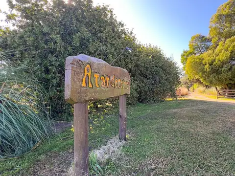 VENTA CASA C/ CABAÑAS Y PILETA ZONA CAMPUS TANDIL