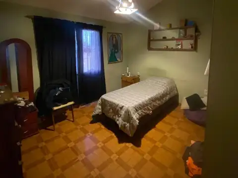 VENTA CASA CON PILETA Y  EXCELENTE UBICACION