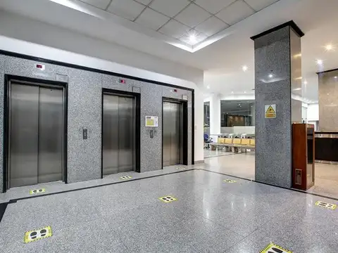 Oficina en Alquiler con 4 cocheras