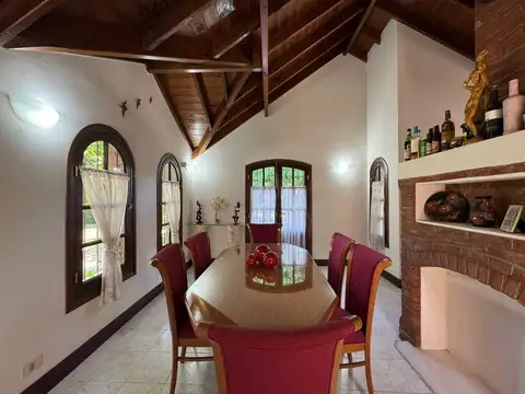 Casa en Venta con 3 cocheras