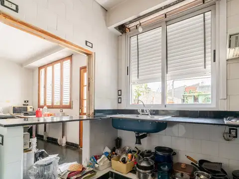 Casa 6 ambientes con 2 baños