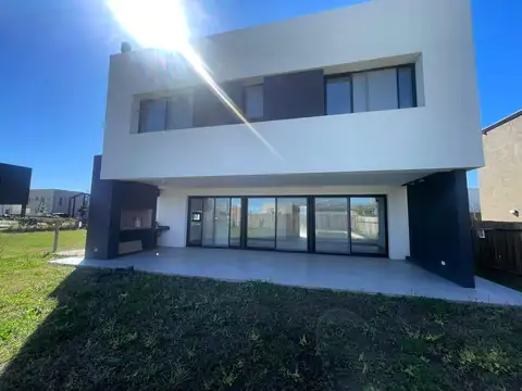 Casa en Venta en Vila Marina II, USD 355.000