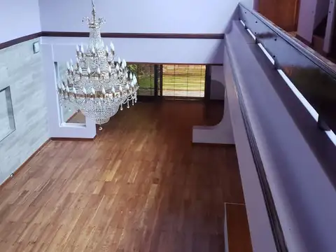 Casa 7 ambientes con 5 baños