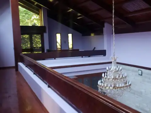 Casa en Alquiler con 2 cocheras