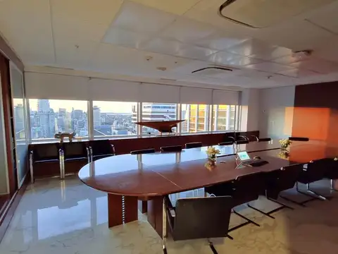 Oficina en Venta con 8 cocheras