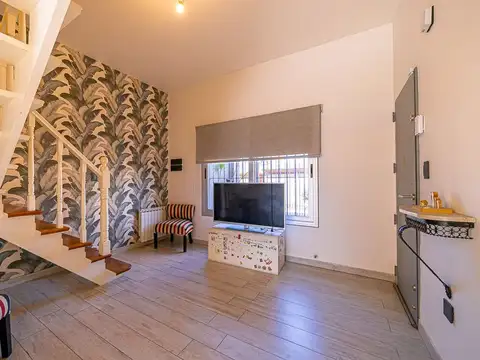 CASA 5 AMBIENTES VENTA HAEDO CON PARQUE Y PILETA