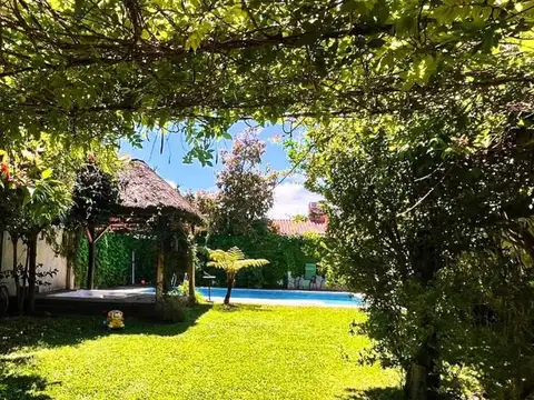 VENTA CASA 7 AMBIENTES JARDÍN PILETA LA LUCILA
