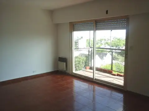 Departamento 3 Ambientes al frente con Balcón - Villa Devoto