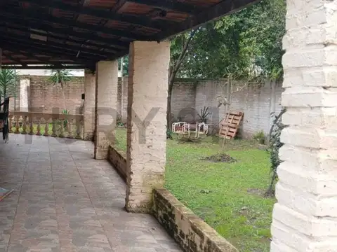 Venta de casaquinta de 2 dormitorios en Sauce Viejo.