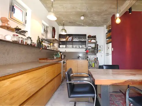 Casa 6 ambientes con 2 baños