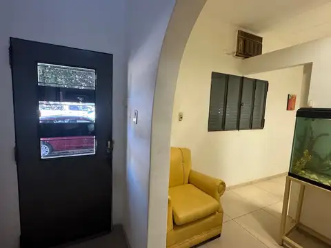 Casa 6 ambientes con 2 baños