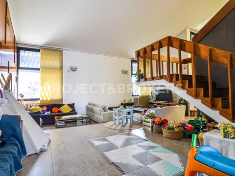 Casa 6 ambientes con 4 baños