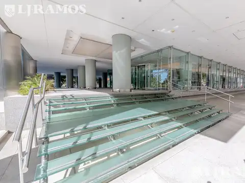 Oficina en Venta con 29 cocheras