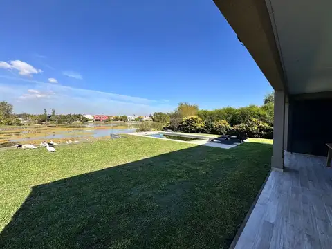 Casa 5 ambientes con 4 baños