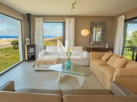 Casa en venta con vista al mar de 4 dormitorios frente al mar