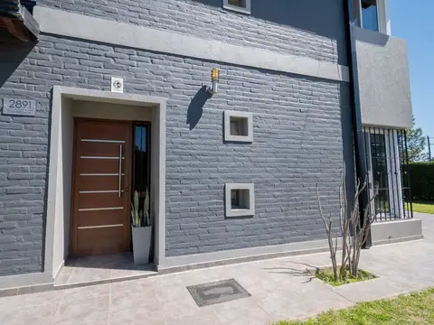 Casa en Venta con 2 cocheras