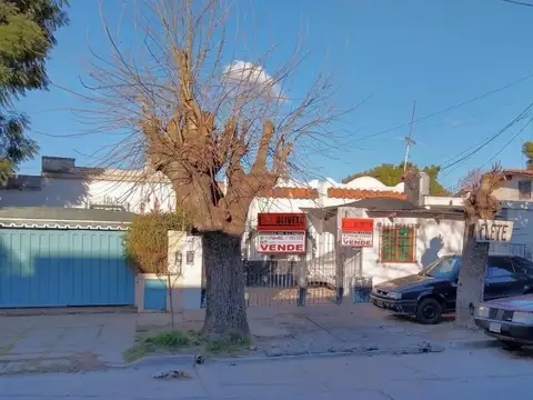 CASA 3 AMBIENTES Y 2 DPTOS 2 AMBIENTES - ZONA MULTIFAMILIAR