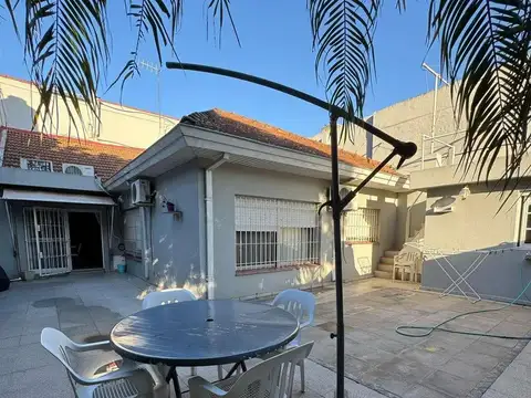 Chalet 4 ambientes con cochera en VENTA Temperley Este - OPORTUNIDAD