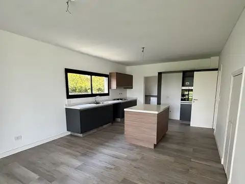 Casa 7 ambientes con 4 baños