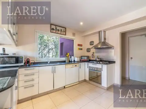 Casa 6 ambientes con 3 baños