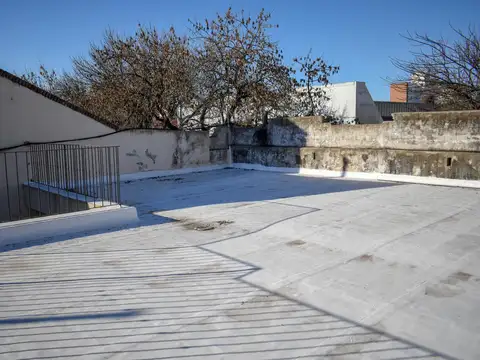 Casa en VENTA - Dos dormitorios y doble cochera