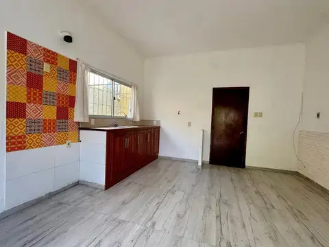 Casa 4 ambientes con 1 baño