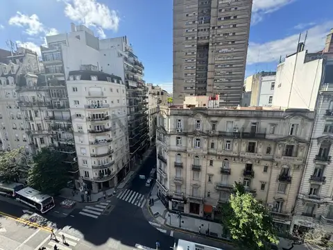 VENTA OFICINA APTO VIVIENDA RECOLETA PISO ALTO SOBRE AV SANTA FE