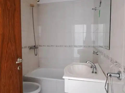 OPORTUNIDAD Duplex dos dormitorios + cochera - Av. 60 E/ 3 Y 4 - La Plata