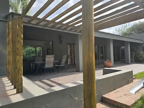 Casa 5 ambientes con 3 baños