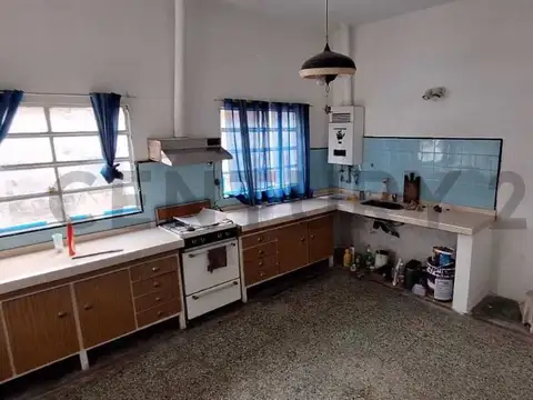 Casa en Venta con 3 cocheras