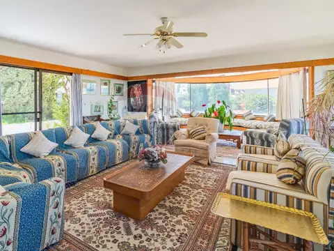 Casa 6 ambientes con 4 baños