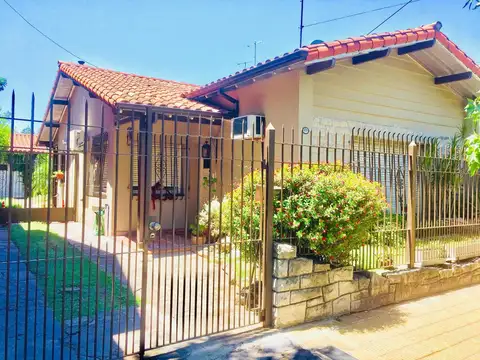Casa 4ambientes a la venta- Castelar Norte