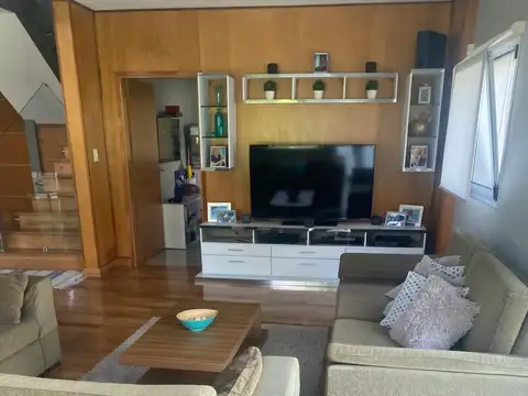 Casa en venta - 5 Dormitorios 4 Baños - Hudson